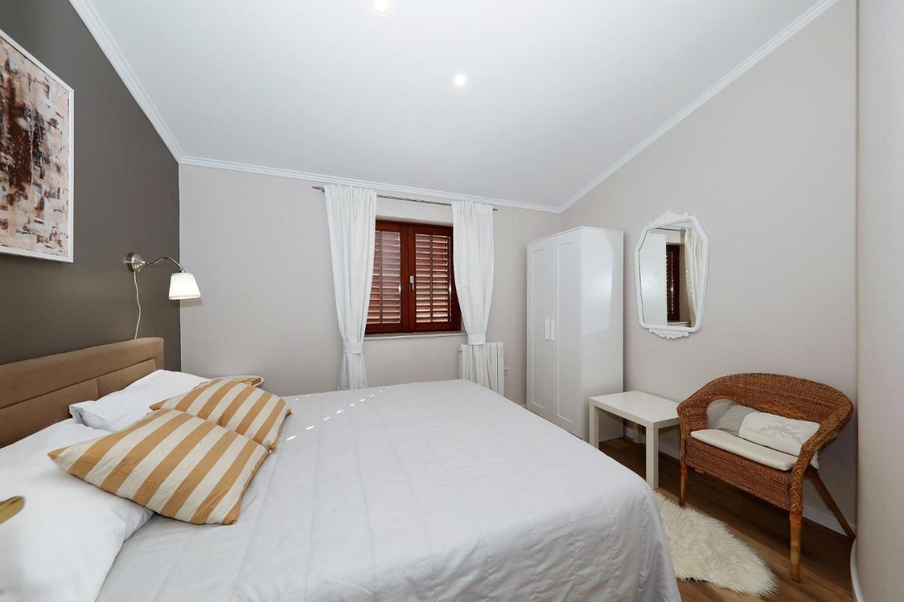 Apartments "Villa Antisin" With Heated Pool Zadar Exterior foto
