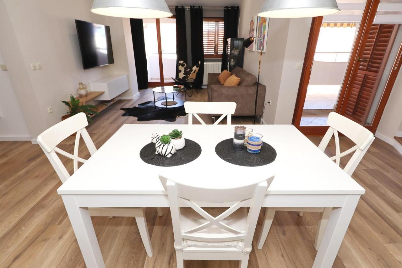 Apartments "Villa Antisin" With Heated Pool Zadar Exterior foto