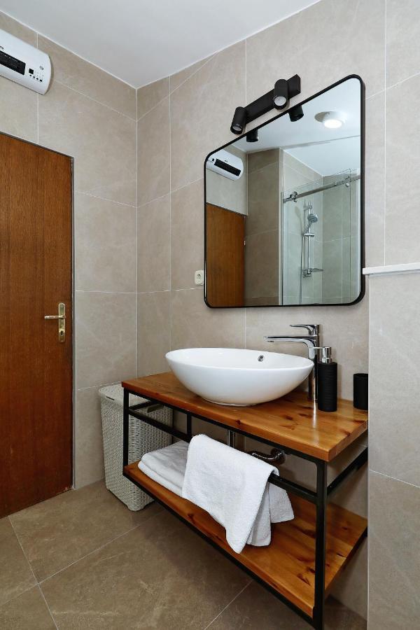 Apartments "Villa Antisin" With Heated Pool Zadar Exterior foto