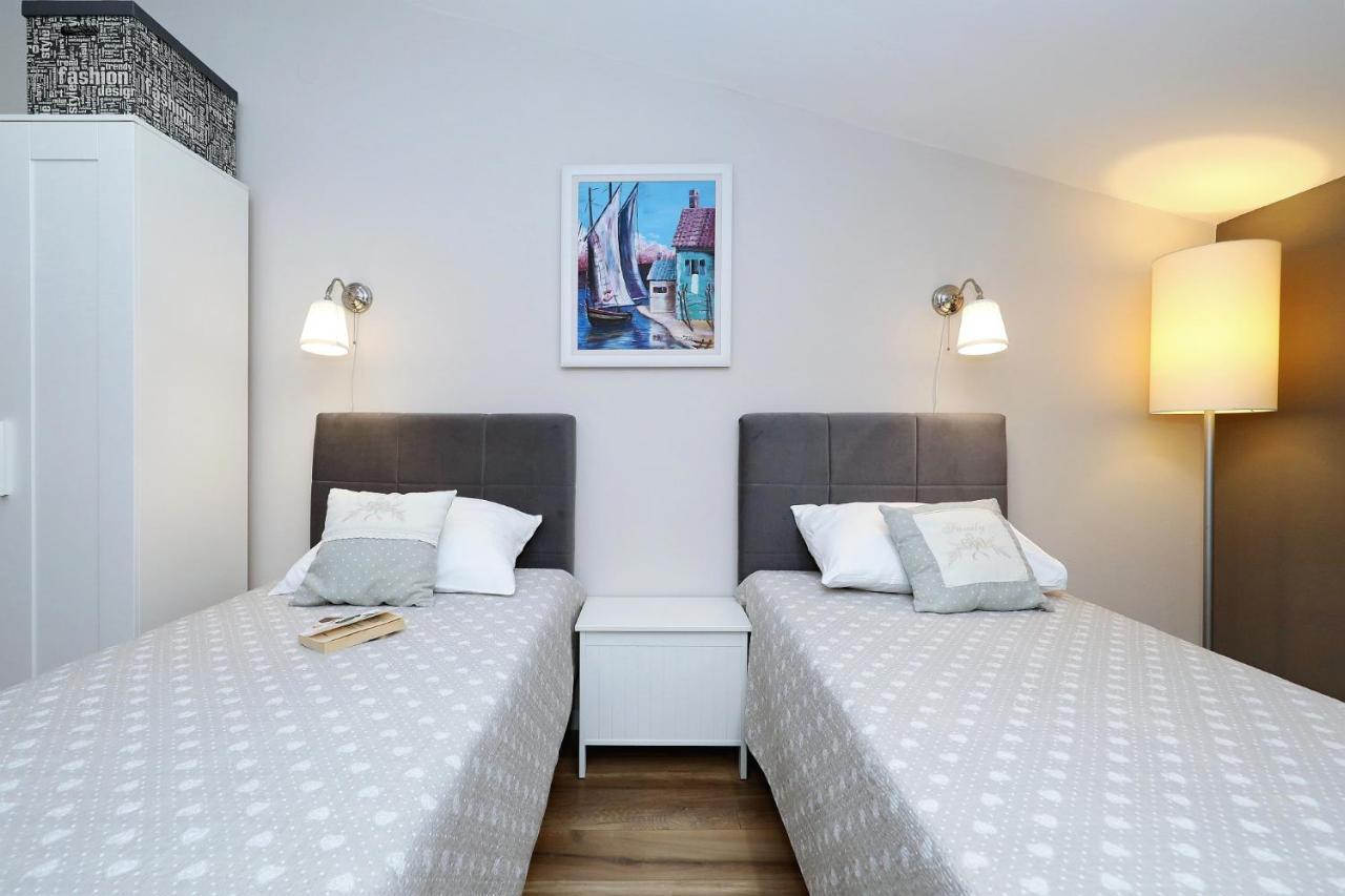 Apartments "Villa Antisin" With Heated Pool Zadar Exterior foto